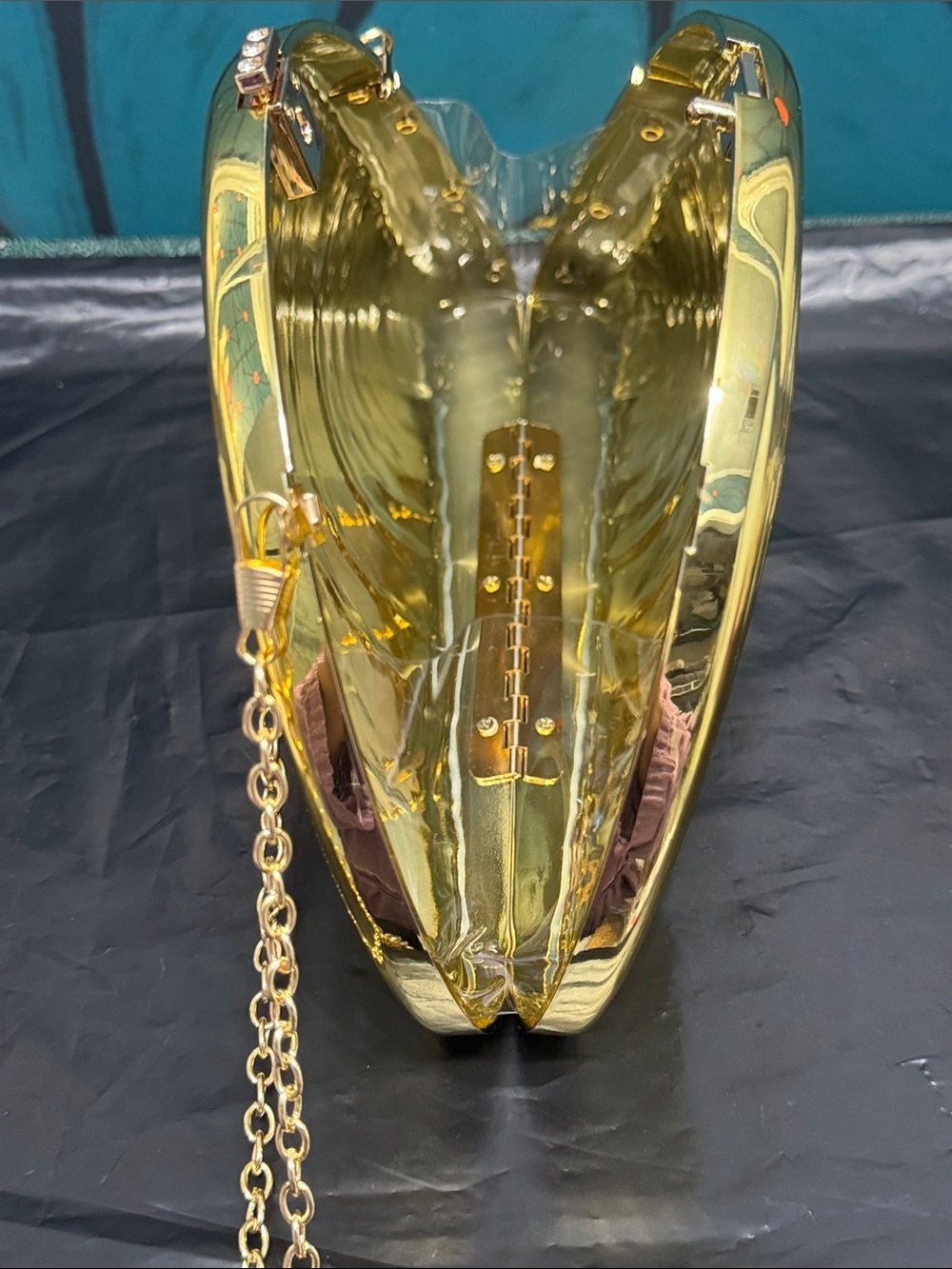 Metallic Gold Shell-Shaped Clutch with Chain Strap - Picture 7 of 9